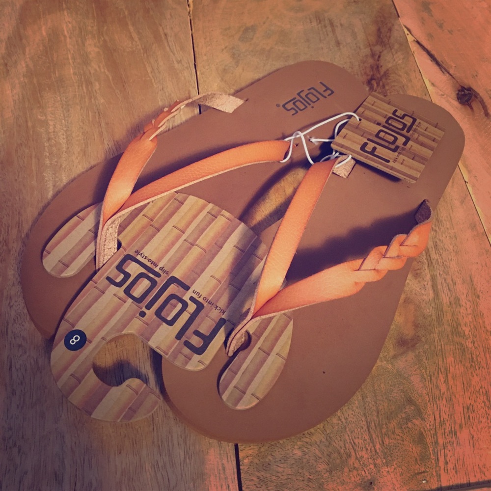 Flojo’s Flip Flops Tan NWT